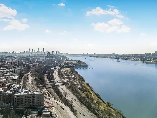 Rented by Re/Max In The City | media 33