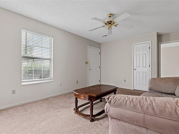 4th image of 300 E Hansen Ct