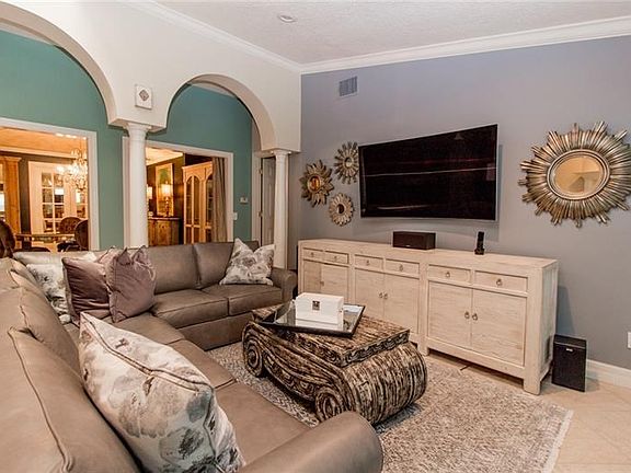 5th image of 10431 Oakbrook Dr