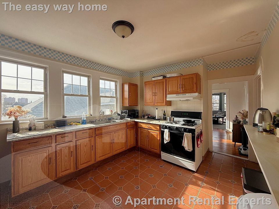 1st image of 72 Newbury St #3