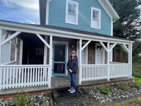 813 Lake St, Ilwaco, WA 98624