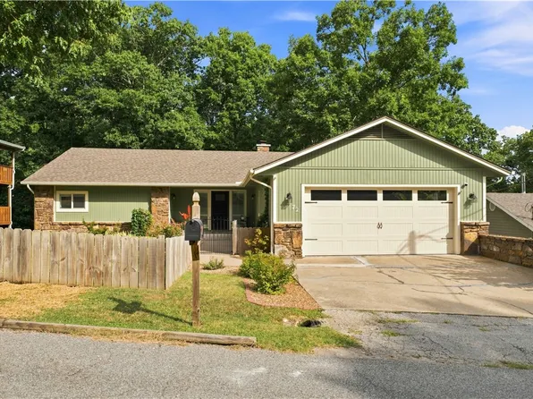 72 Elizabeth Dr, Bella Vista, AR 72715