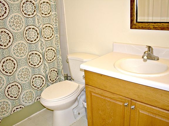 5th image of 17 Newport Ct #245