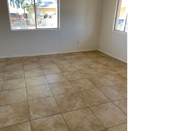 3rd image of 1009 S Campbell Dr