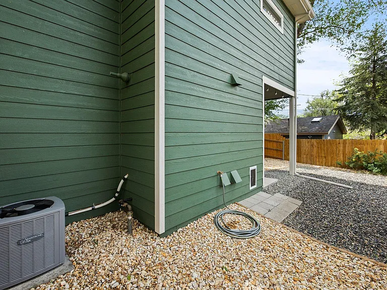 815 E Cache La Poudre St #B — Photo 28