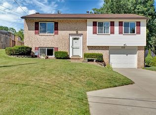 111 Warwick Dr, Monaca, PA 15061