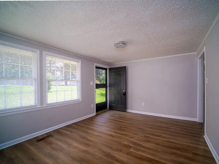 2017 Redwood Cir — Photo 3