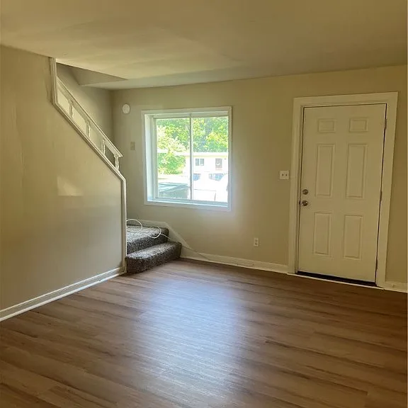 301 Monticello Dr — Photo 2
