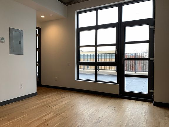 4th image of 90 Linden St #542