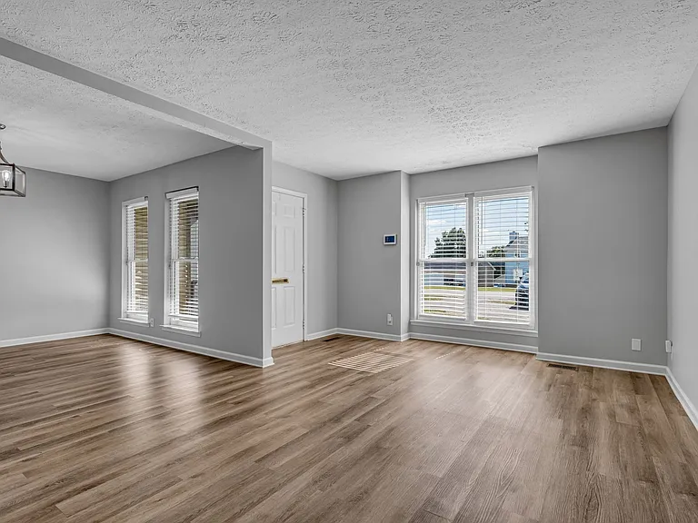 326 Nesbitt Ln — Photo 6