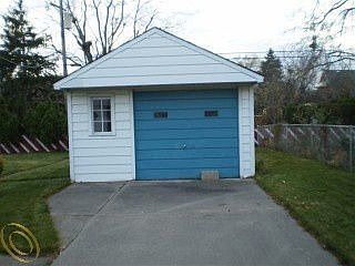 3rd image of 15167 Arlington Ave