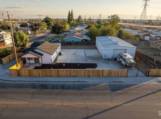 5631 Pioneer Dr, Bakersfield, CA 93306