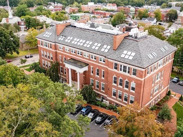 52 Sanborn St APT 208, Reading, MA 01867