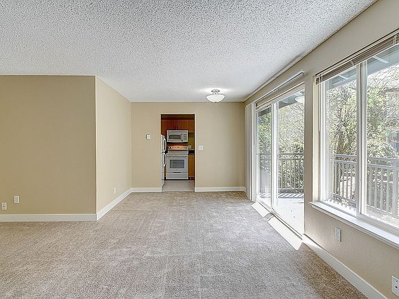 3rd image of 13826 NE 11th St APT K2