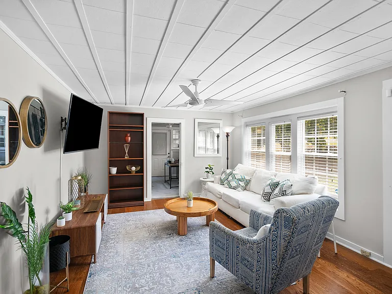 215 Wilson St — Photo 3