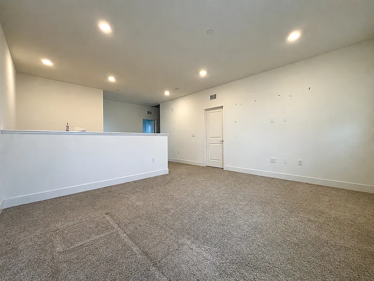 2051 Rosemary Dr — Photo 13
