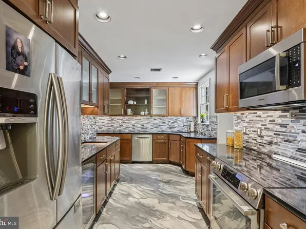 8125 Heacock Ln, Wyncote, PA 19095