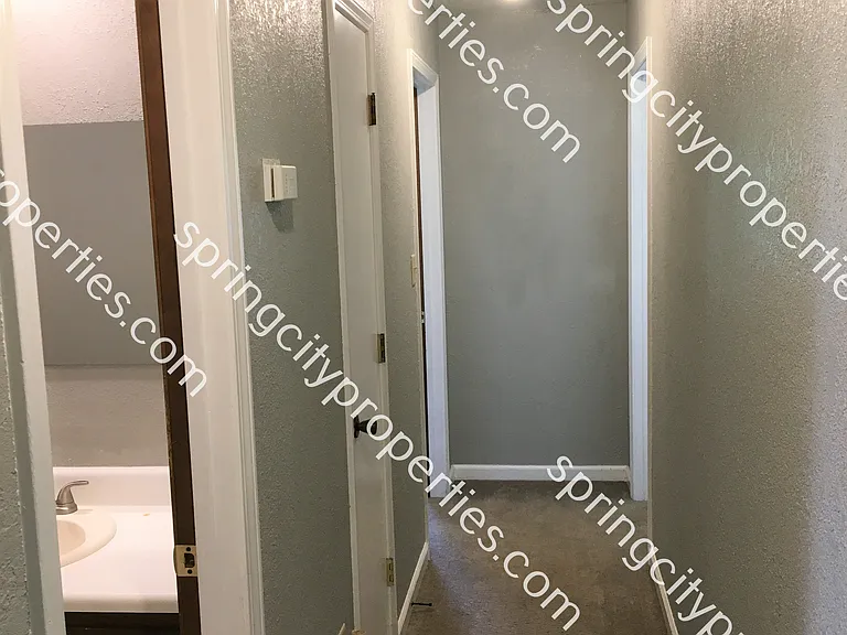 101 W Long Ln — Photo 11