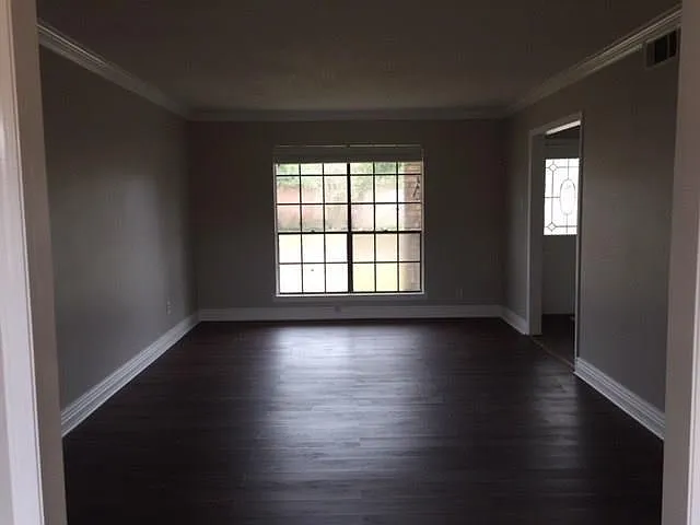 805 Champagne Dr — Photo 6