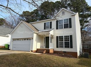 9704 Erinsbrook Dr, Raleigh, NC 27617