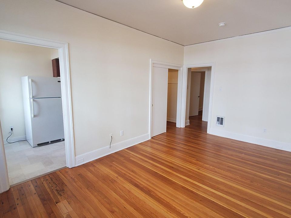 **WE'LL CREDIT YOUR SECOND MONTH'S RENT - JUST IN TIME FOR THE HOLIDAYS!