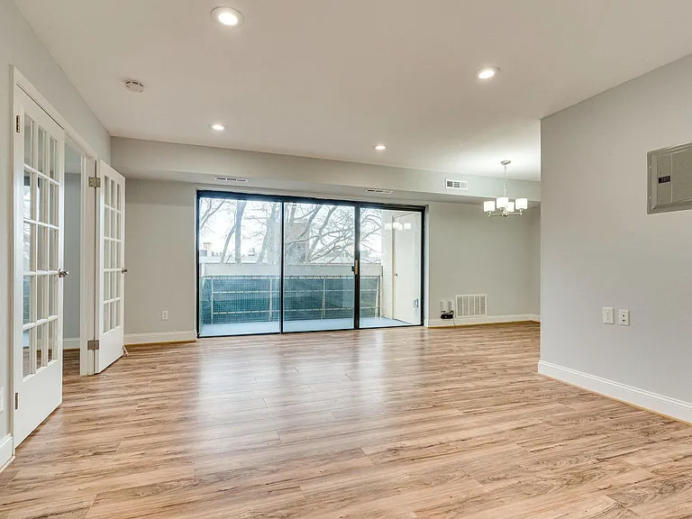 Living/Dining/Balcony