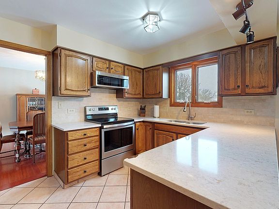 4th image of 582 Lorelei Dr