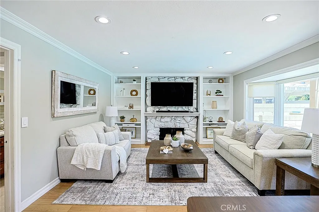5 bed, 2621 sqft, $6,500 — Photo 1