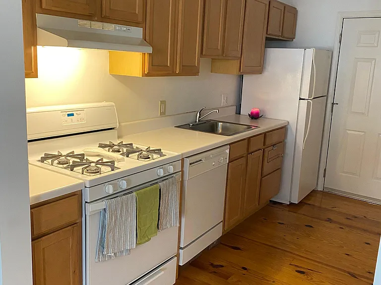 253 N 2nd St #4C — Photo 5