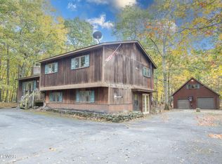 225 Wild Meadow Dr, Milford, PA 18337