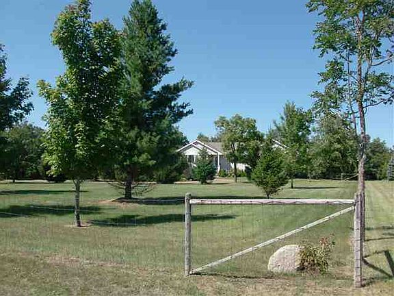 3rd image of 105 Hidden Oaks Ln