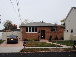 247 Woods Of Arden Rd, Staten Island, NY 10312