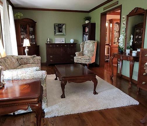 4th image of 110 Loretta Ln