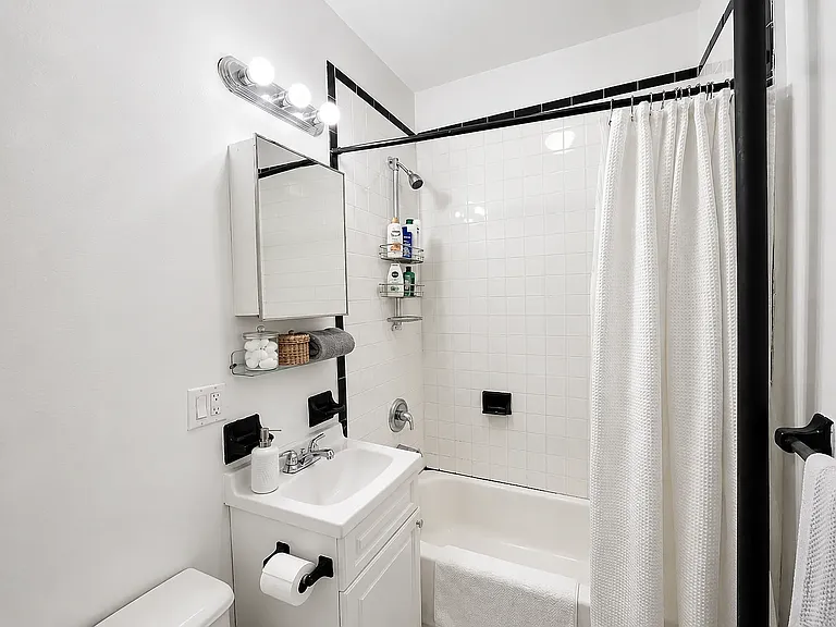 315 E 5th St #2B — Photo 4