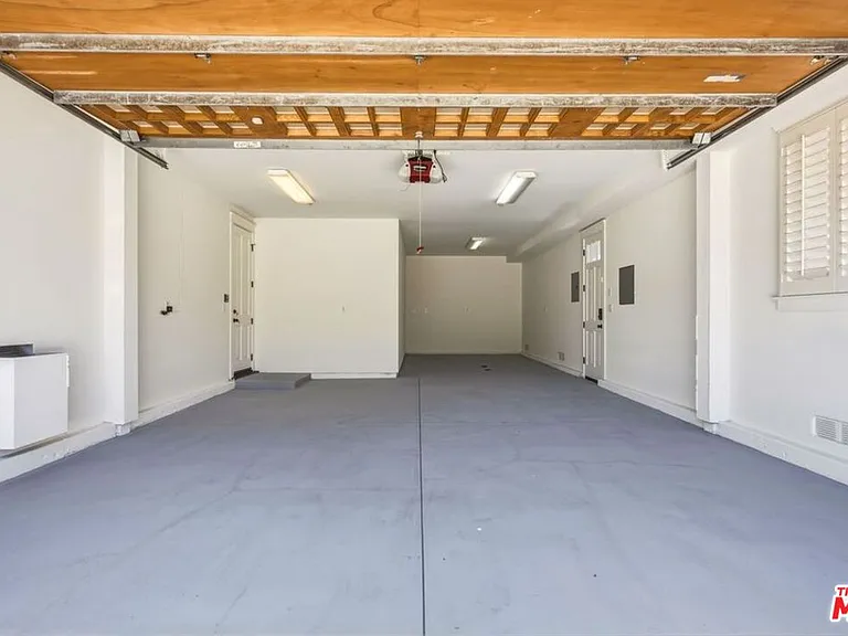 1633 Voorhees Ave — Photo 56