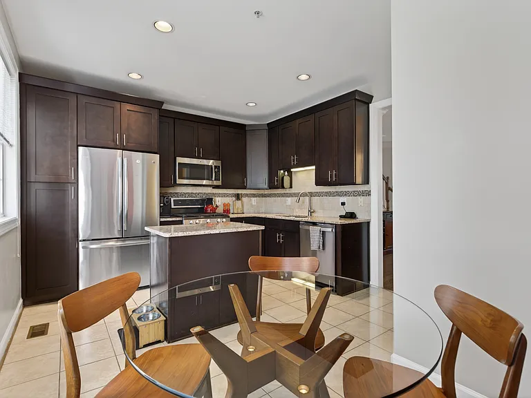 772 N Wakefield St — Photo 20