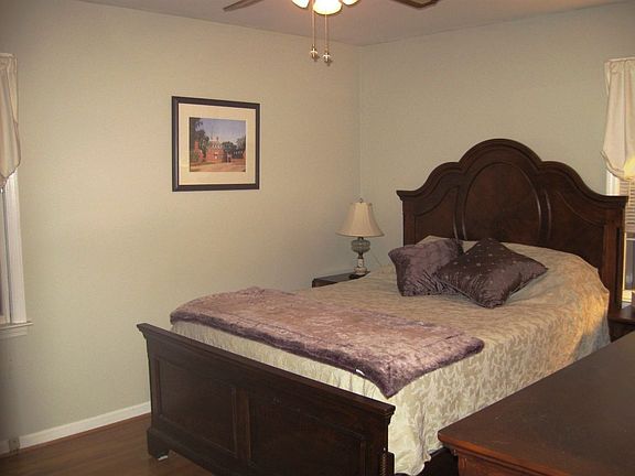 4th image of 1550 Camelot Cir