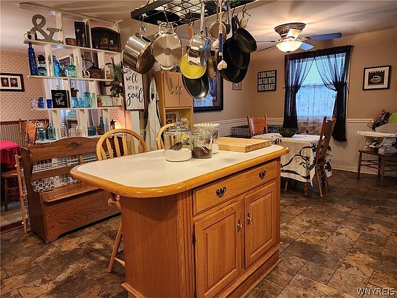 4th image of 7 Betty Lou Ln