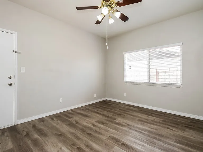 2633 W Monte Ave — Photo 11