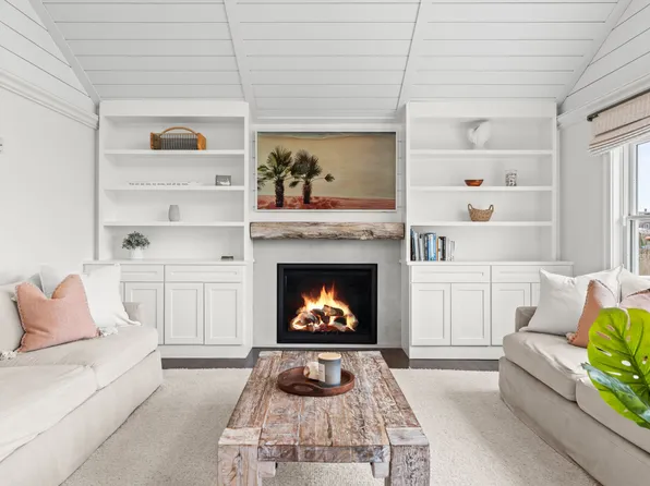 77 Lighthouse Rd, Scituate, MA 02066