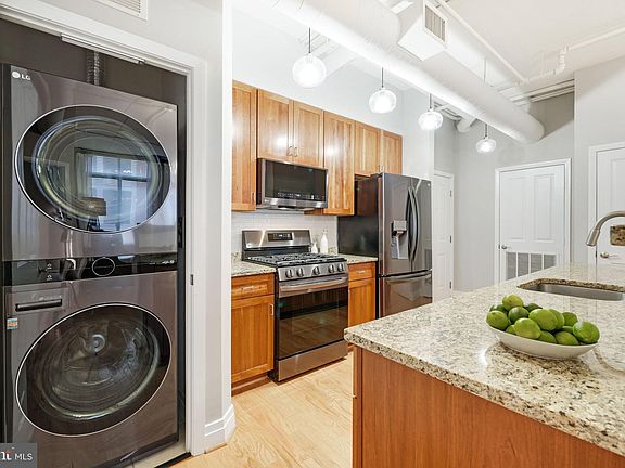 2nd image of 1205 Garfield St #405