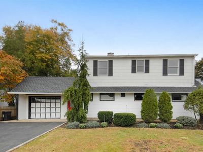 24 Chickadee Ln, Levittown, NY, 11756