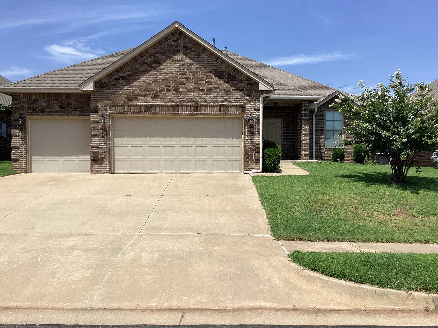 4 bed, 2.0 bath, 1818 sqft, $1,970 — Photo 1