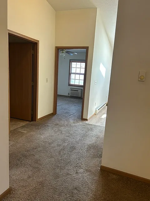 2 bed, $1,100 — Photo 4