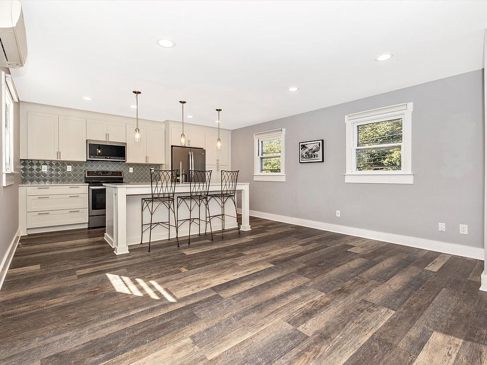 Living Room/Kitchen