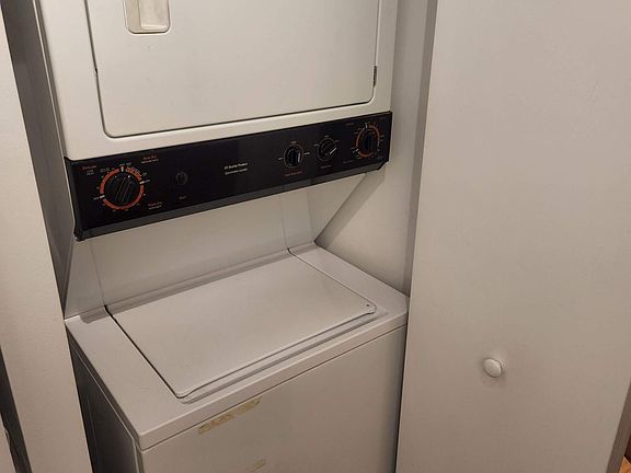 5th image of 1635 W Belmont Ave APT 610