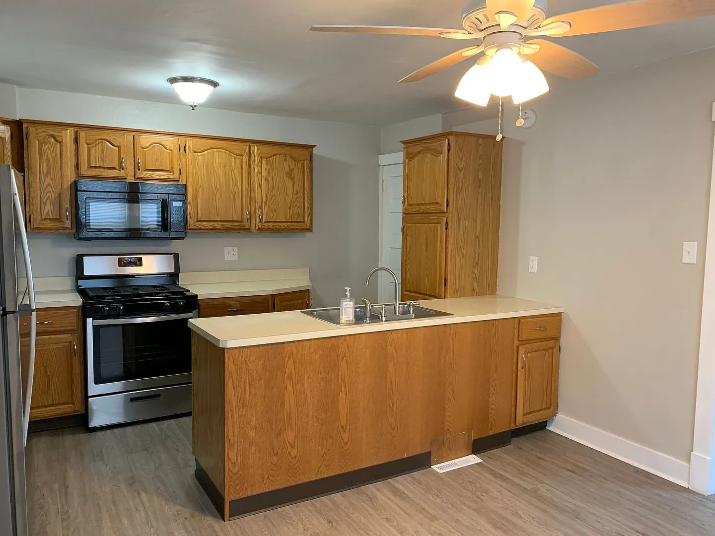 2 bed, 896 sqft, $1,395 — Photo 2
