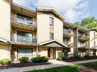 5744 106th St APT 1C, Chicago Ridge, IL 60415