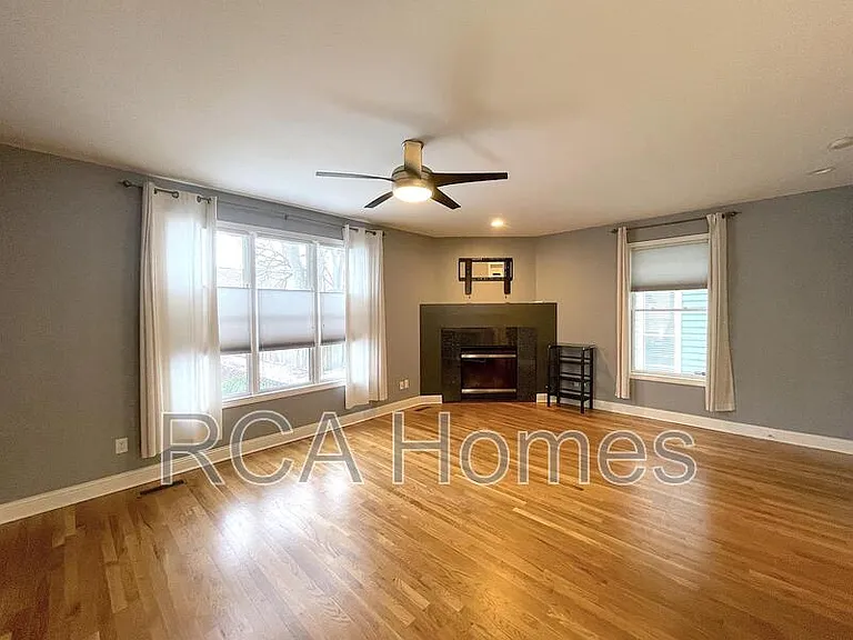 232 E Saint Joseph St #1 — Photo 5