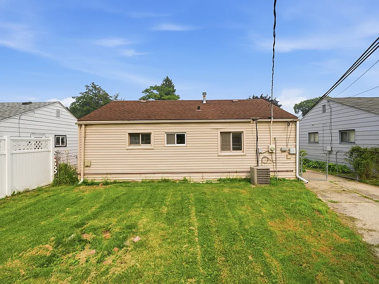 28311 Waverly St — Photo 15